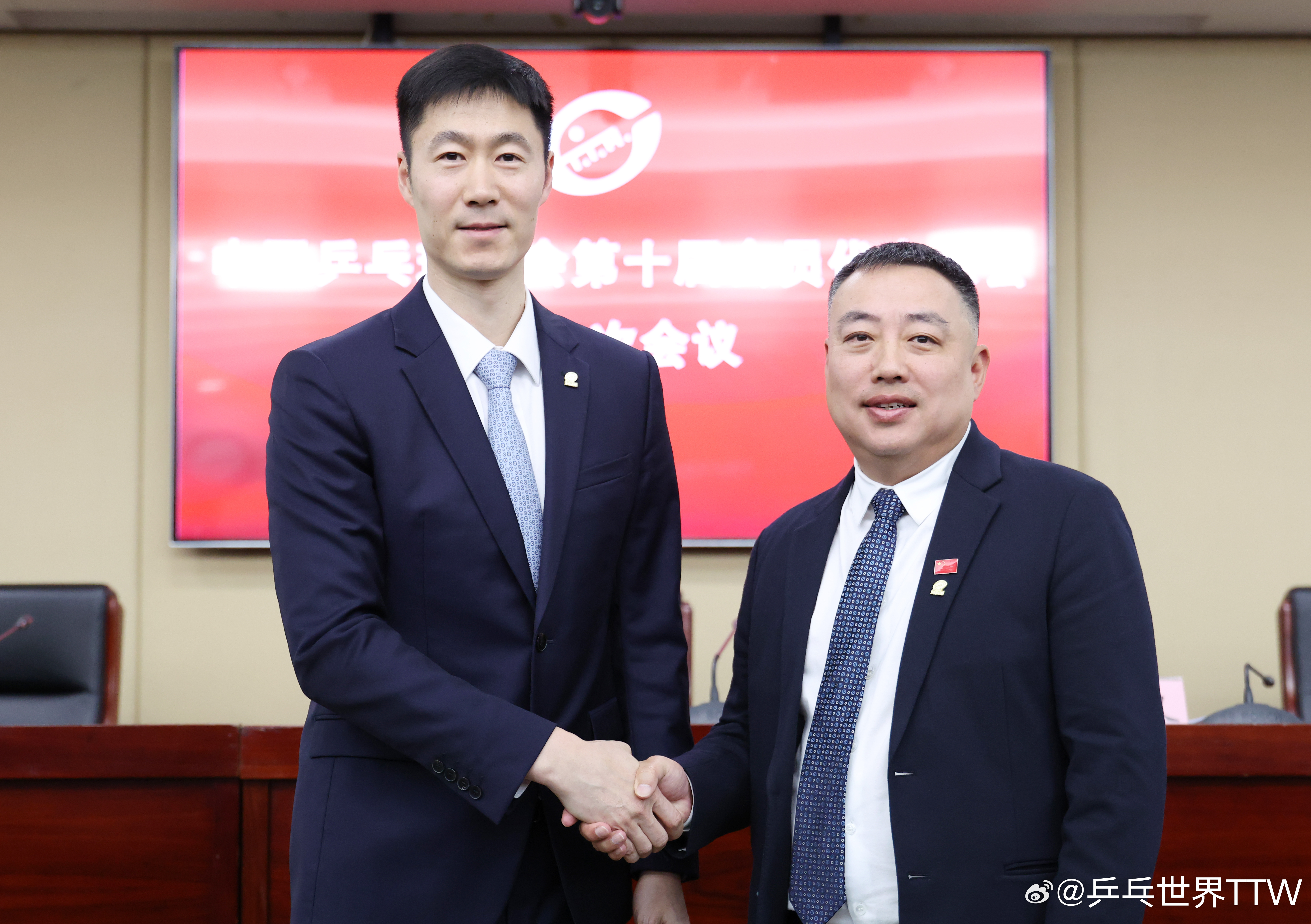 刘国梁主动辞去中国乒协主席职务以推动乒乓球