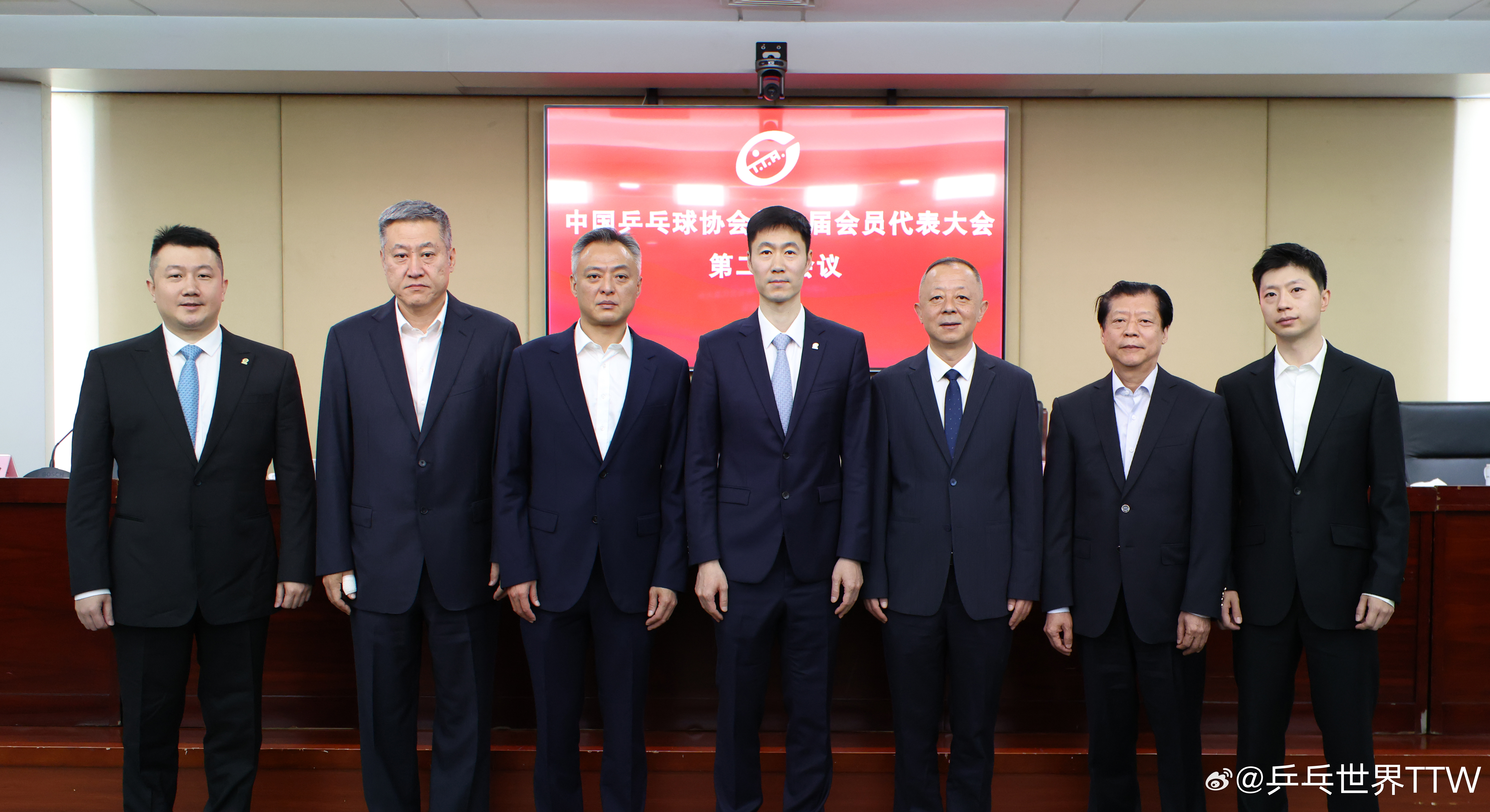 刘国梁主动辞去中国乒协主席职务以推动乒乓球