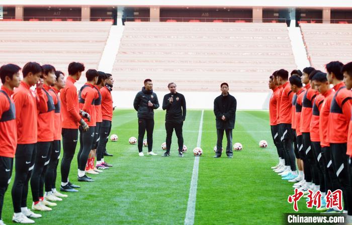 只有攻守兼备才能踢出更好足球：海港正式任命