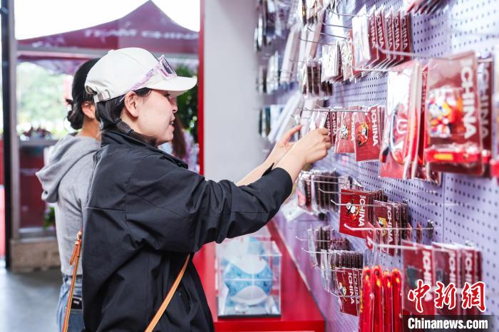 山西首家中国国家队特许零售店落户太原，开启
