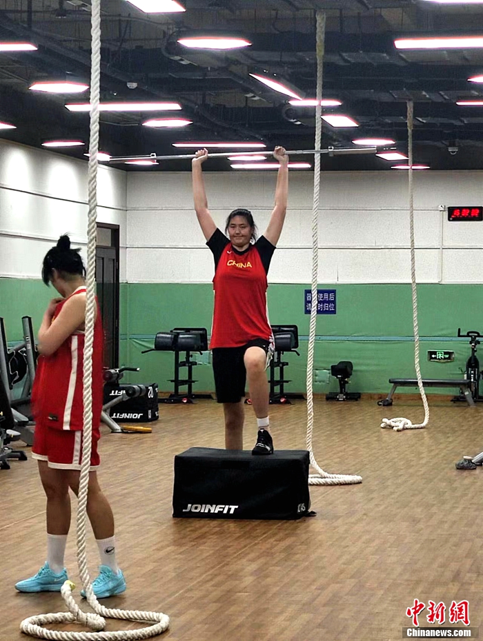 秦皇岛训练基地两支国字号队伍公开训练，U18女