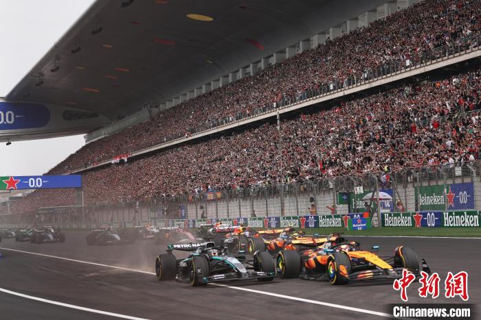 迈凯伦双雄包揽冠亚军 皮亚斯特里首夺中国大奖